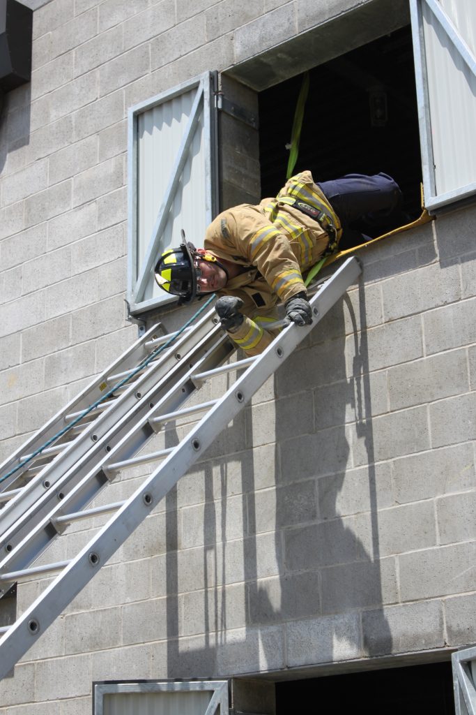 Firefighter survival: Ladder dives, Part 2 - Canadian Firefighter ...